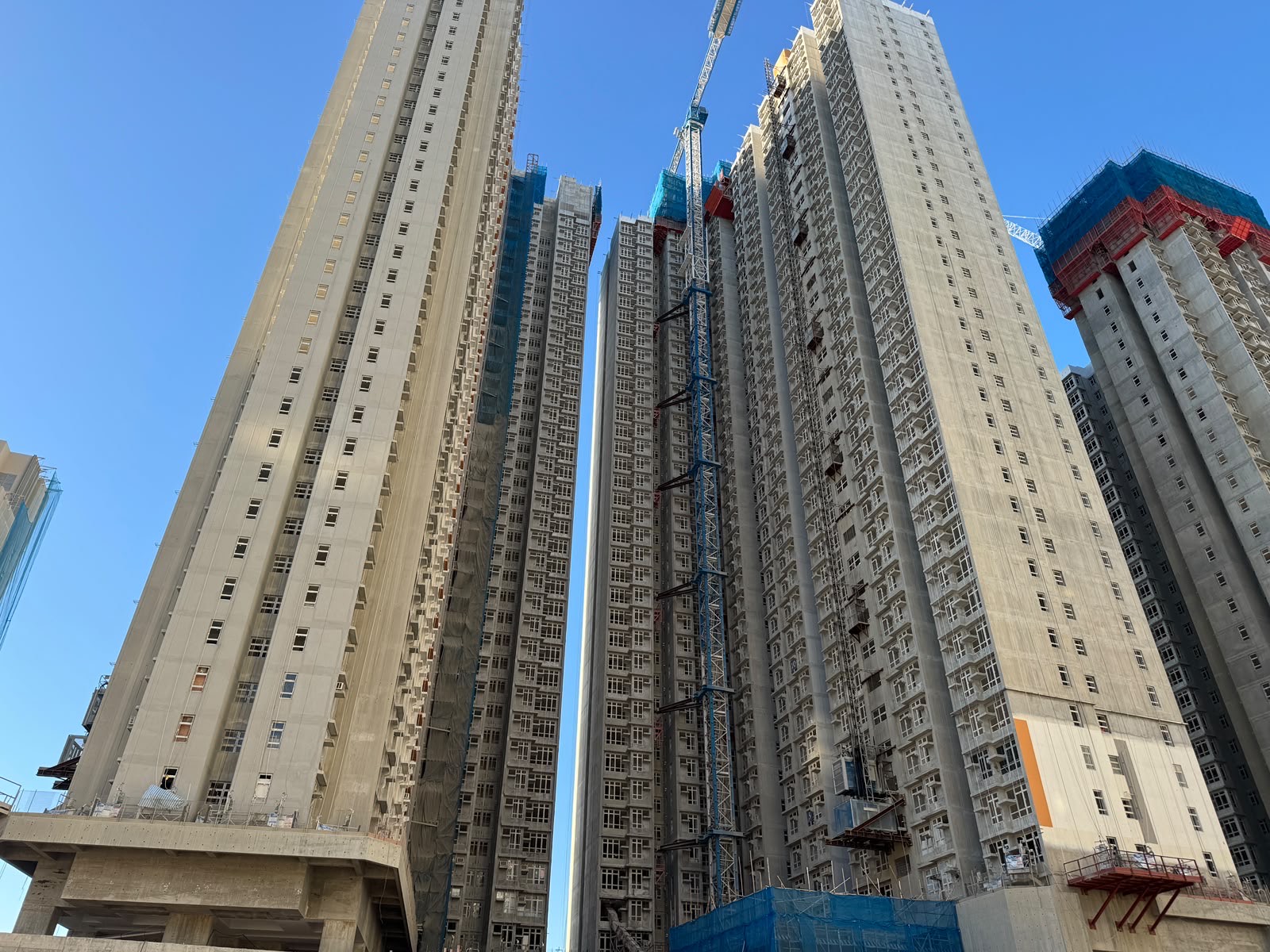 裕豐苑兩座大廈近景